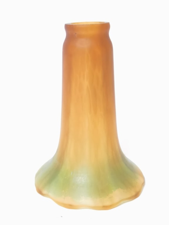 Vintage Tiffany Style Flower Bud Glass Lamp Shade: Vintage Tiffany Style Flower Bud Glass Lamp Shade, 6in by 4.25in