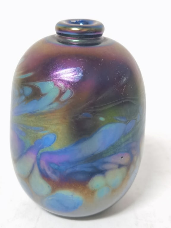 1983 Vintage Signed Iridescent Swirl Glass Vase: 1983 Vintage Signed Iridescent Swirl Glass Vase, 4.25in