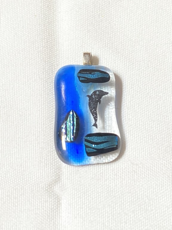 Murano Italy Glass Dolphin Pendant: Murano Italy Glass Dolphin Pendant, 1.75in