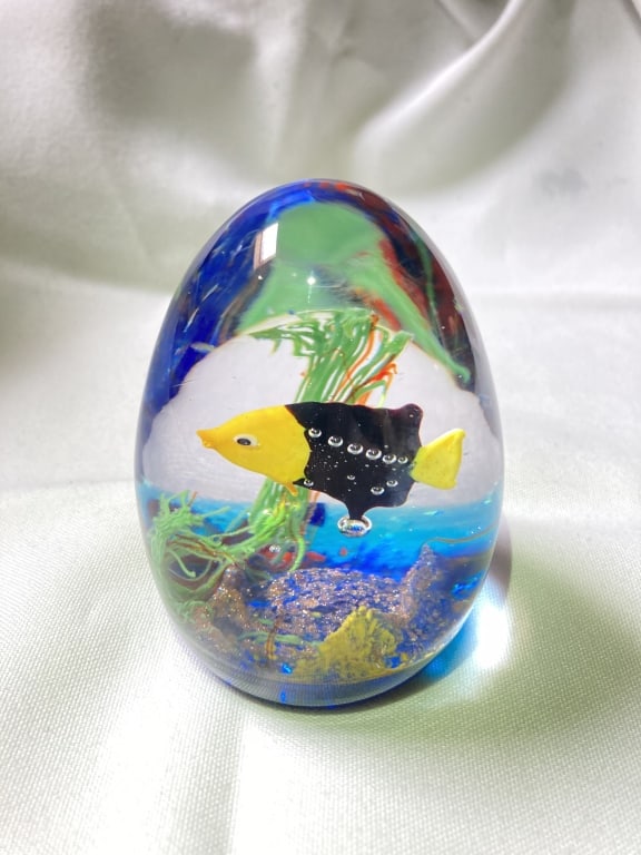 Murano Italy Aquarium Egg Shape Glass Paperweight: Murano Italy Aquarium Egg Shape Glass Paperweight, 3 3/8in by 2 5/8in