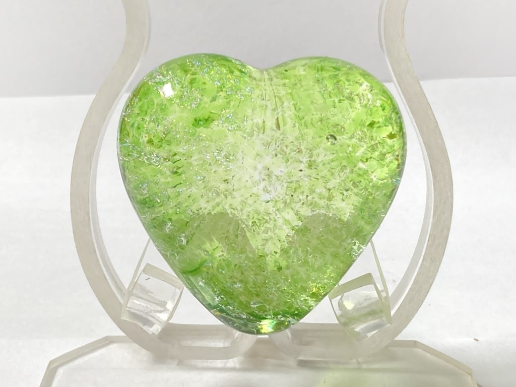 Robert Held Green Glitter Glass Heart Paperweight (1 of 6)
