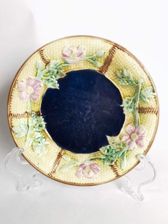 Antique Majolica Wild Roses and Rope Plate: Antique Majolica Wild Roses and Rope Plate, 7.5in