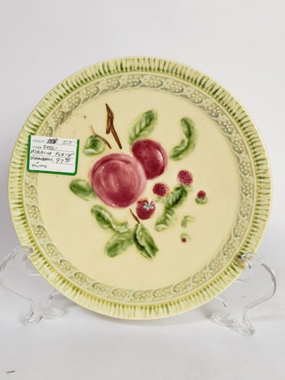 Vintage West Germany Ceramic Majolica Berries Plat: Vintage West Germany Ceramic Majolica Berries Plate, 7.75in