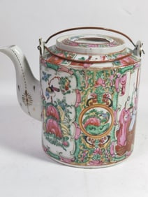Vintage Chinese Export Porcelain Famille Rose Meda