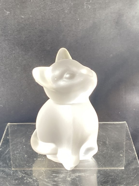 Cristal Sevres Frosted Crystal Cat (1 of 5)