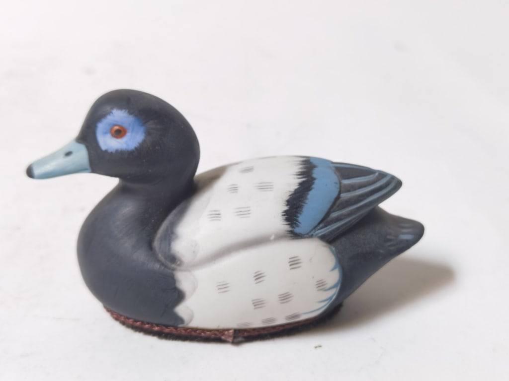 Vintage Wood Carved Duck: Vintage Wood Carved Duck, 3.25in by 5.5in