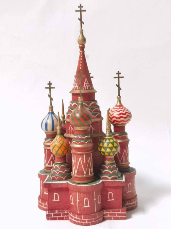 Vintage Russian Hand Painted Wood Saint Basil's Ca: Vintage Russian Hand Painted Wood Saint Basil's Cathedral, 9in