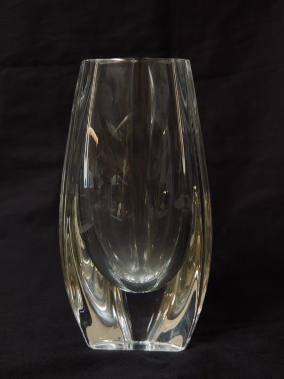 Vintage Baccarat France Bouton D'Or Vase: Vintage Baccarat France Bouton D'Or Vase, 8in by 4in