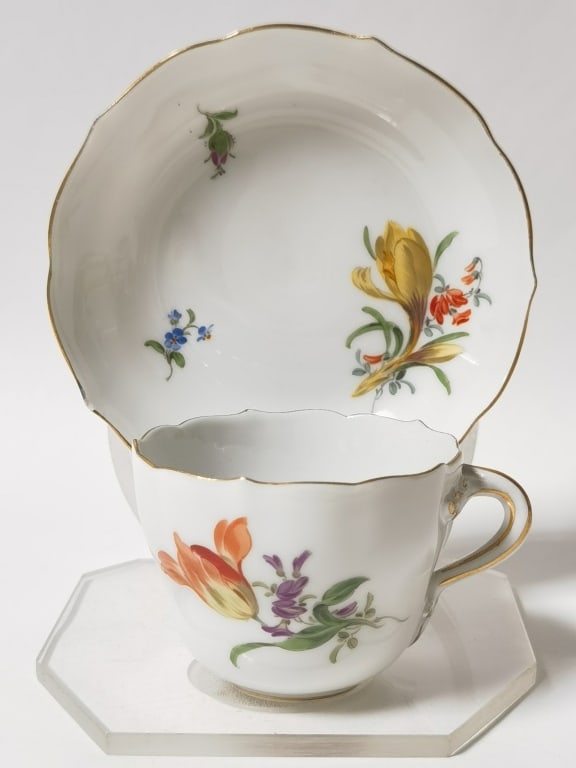 Meissen Germany Porcelain Floral Tea Cup Set: Meissen Germany Porcelain Floral Tea Cup Set, 4.25in