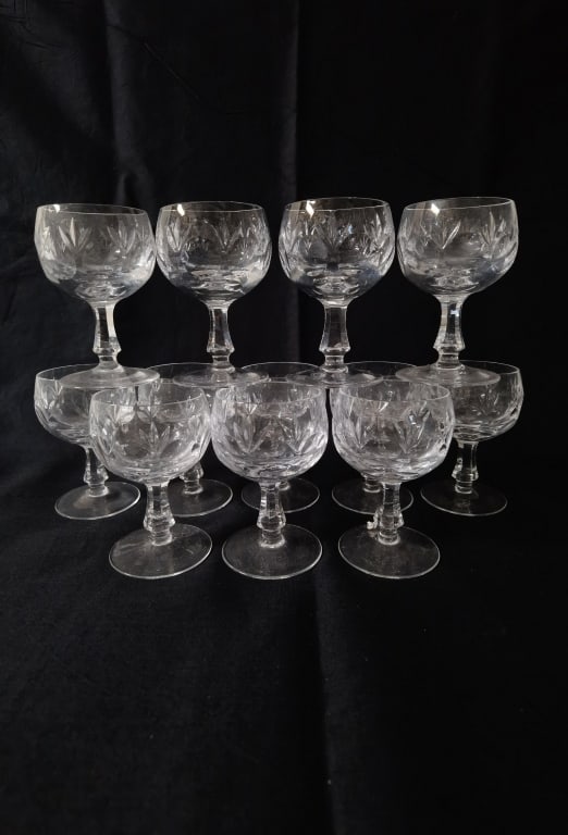 (12) Clear Wine Glasses: (12) Clear Wine Glasses, 4.25in