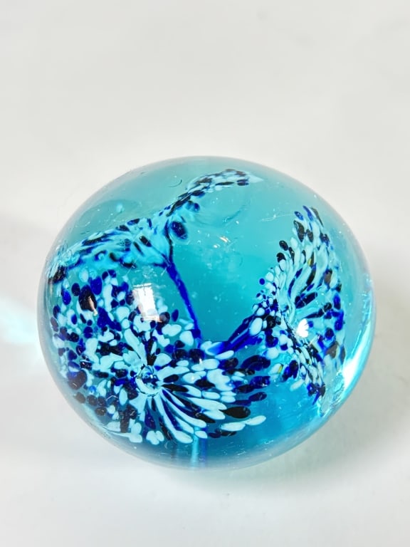 Vintage Blue and White Spltter Flower Glass Paperw (1 of 5)