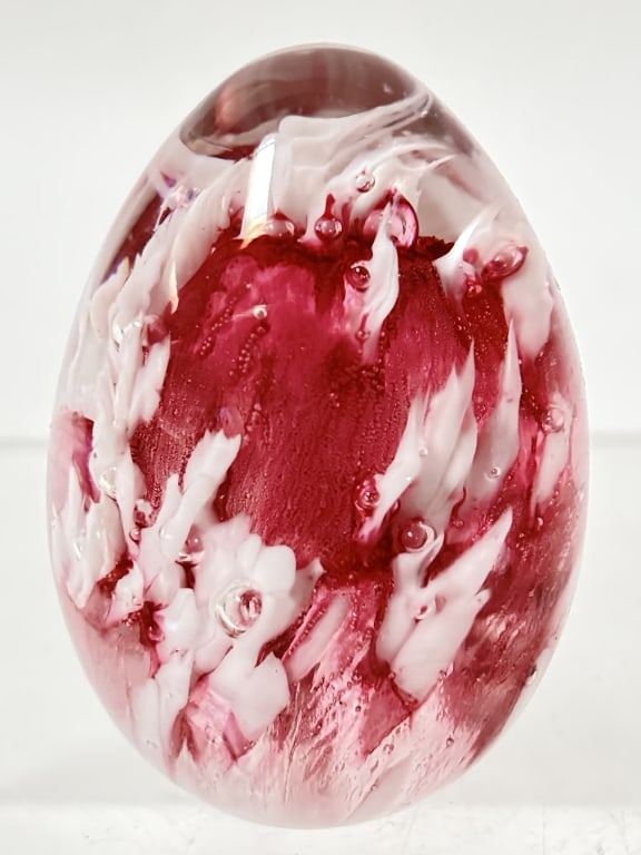 Vintage Red White Art Glass Egg Paperweight: Vintage Red White Art Glass Egg Paperweight, 2.25in