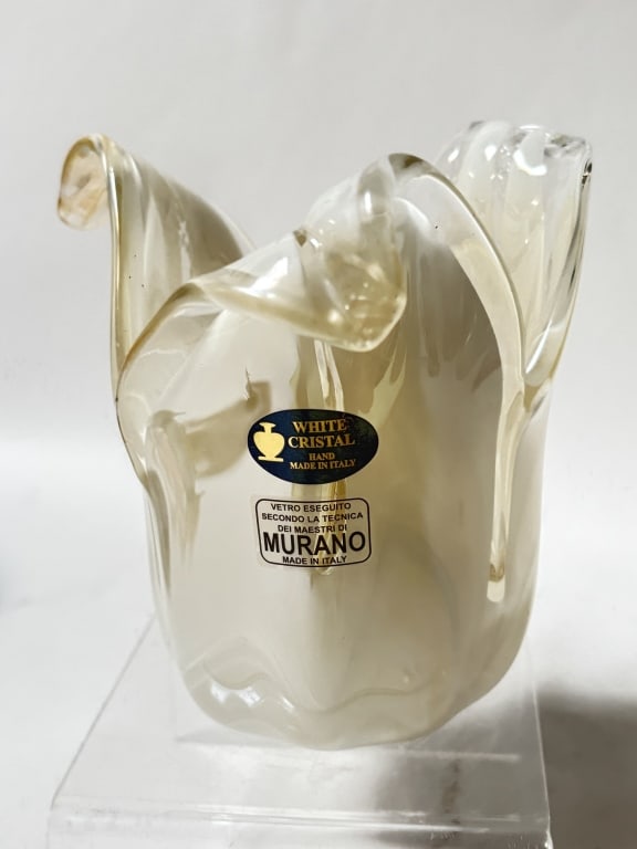 Vintage White Cristal Murano Italy Cream Glass Vas: Vintage White Cristal Murano Italy Cream Glass Vase, 5in by 5.25in