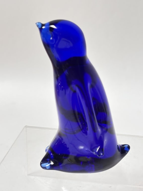 Vintage Gibson Glass Co. Cobalt Blue Glass Penguin: Vintage Gibson Glass Co. Cobalt Blue Glass Penguin, 4in