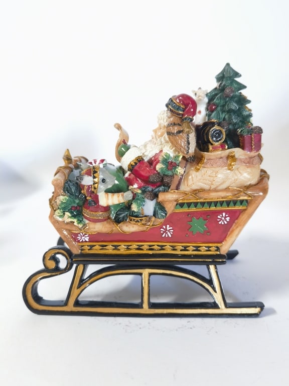 Vintage Fitz & Floyd Holiday Musicals Music Box: Vintage Fitz & Floyd Holiday Musicals Music Box, 7in by 7in by 3.75in