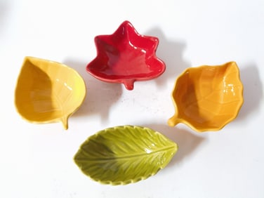 (4) Holiday Homes Porcelain Dishes