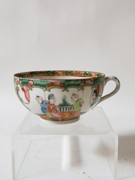 Vintage Chinese Porcelain Famille Rose Medallion T: Vintage Chinese Porcelain Famille Rose Medallion Tea Cup, 3.75in