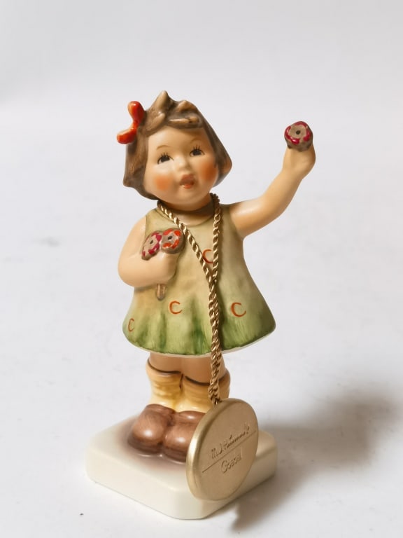 1994 Vintage Goebel Hummel Porcelain "Forever Your: 1994 Vintage Goebel Hummel Porcelain "Forever Yours" Figurine, 4.25in