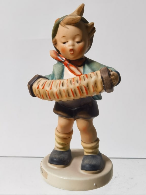 Vintage Goebel Hummel Porcelain "Accordion Boy" Fi (1 of 7)