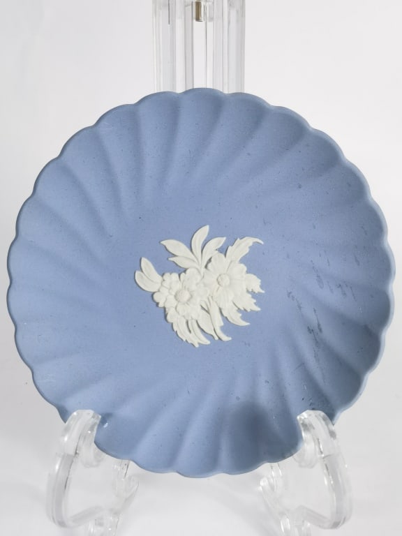Vintage Wedgwood Porcelain Jasper Scalloped Plate: Vintage Wedgwood Porcelain Jasper Scalloped Plate, 4.75in