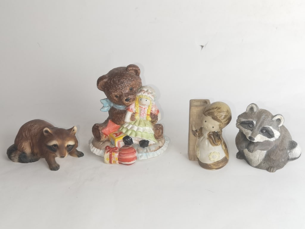(4) Vintage Animal Figurines: (4) Vintage Animal Figurines, 6.5in