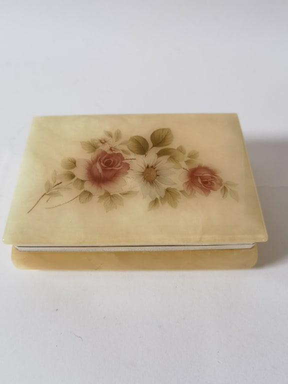 Vintage Italian Floral Jewelry Box: Vintage Italian Floral Jewelry Box, 5.5in by 4in by 1.5in