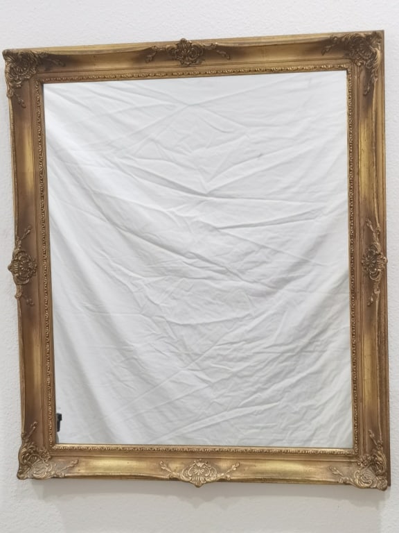 Vintage Gilt Wood Carved Mirror: Vintage Gilt Wood Carved Mirror, 28in by 24in