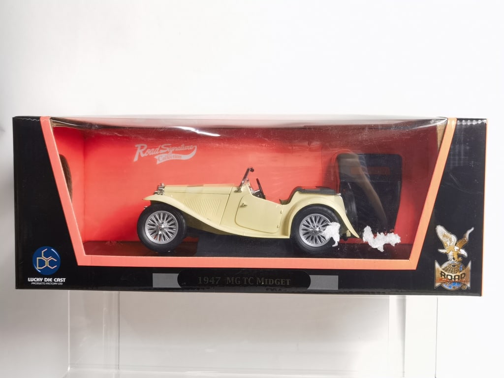 Lucky Die Cast 1/18 1947 MG TC Midget: Lucky Die Cast 1/18 1947 MG TC Midget, Box: 5.5in by 14in