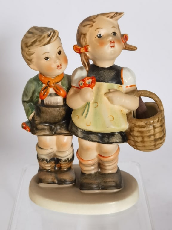 Goebel Hummel Porcelain "To Market" Figurine: Goebel Hummel Porcelain "To Market" Figurine, 5.5in