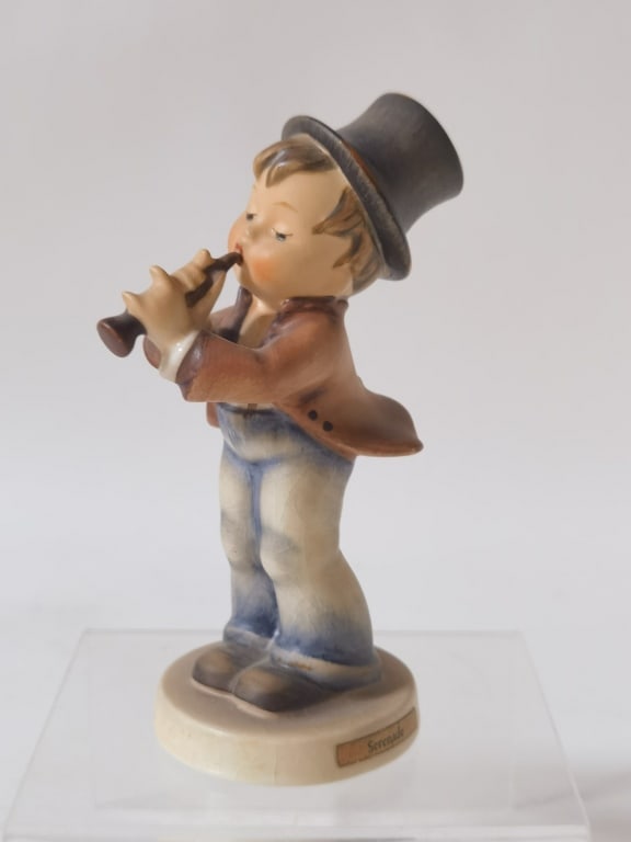 Goebel Hummel Porcelain "Serenade" Figurine: Goebel Hummel Porcelain "Serenade" Figurine, 4.75in