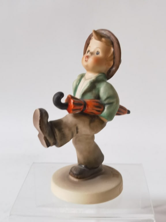 Goebel Hummel Porcelain "Happy Traveler" Figurine: Goebel Hummel Porcelain "Happy Traveler" Figurine, 4.75in