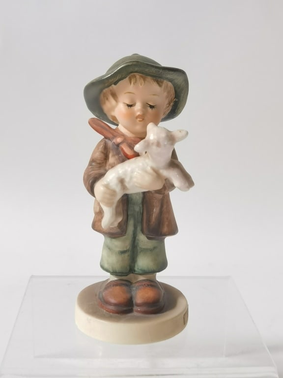 1962 Goebel Hummel Porcelain "The Lost Sheep" Figu: 1962 Goebel Hummel Porcelain "The Lost Sheep" Figurine, 4 3/8in