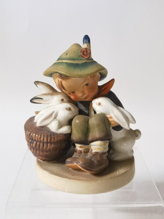 Goebel Hummel Porcelain "Playmates" Figurine: Goebel Hummel Porcelain "Playmates" Figurine, 4in