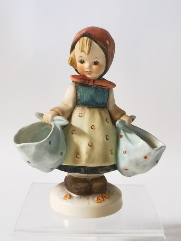 Goebel Hummel Porcelain "Mother's Darling" Figurin: Goebel Hummel Porcelain "Mother's Darling" Figurine, 5.5in