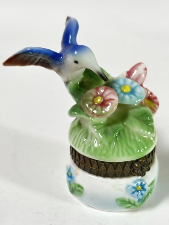 Vintage Bird and Flowers Porcelain Trinket Box: Vintage Bird and Flowers Porcelain Trinket Box, 3.25in by 2.75in