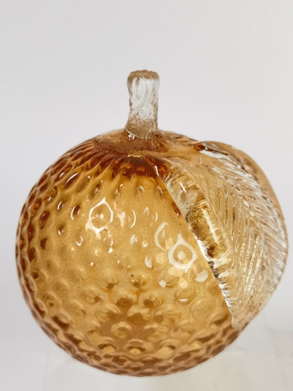 Vintage Murano Italy Glitter Glass Apple Paperweig: Vintage Murano Italy Glitter Glass Apple Paperweight, 3 7/8in by 3.5in