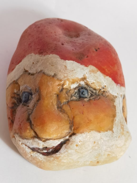 Vintage Ann Willis Ratray Hand Painted Face Rock: Vintage Ann Willis Ratray Hand Painted Face Rock, 3 1/8in by 2.5in
