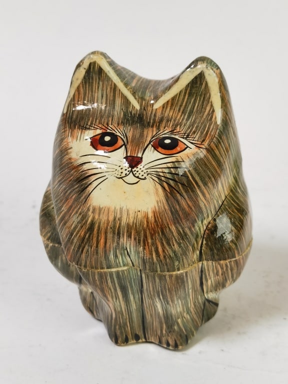 Vintage Kashmiri Hand Painted Cat Box: Vintage Kashmiri Hand Painted Cat Box, 3.5in