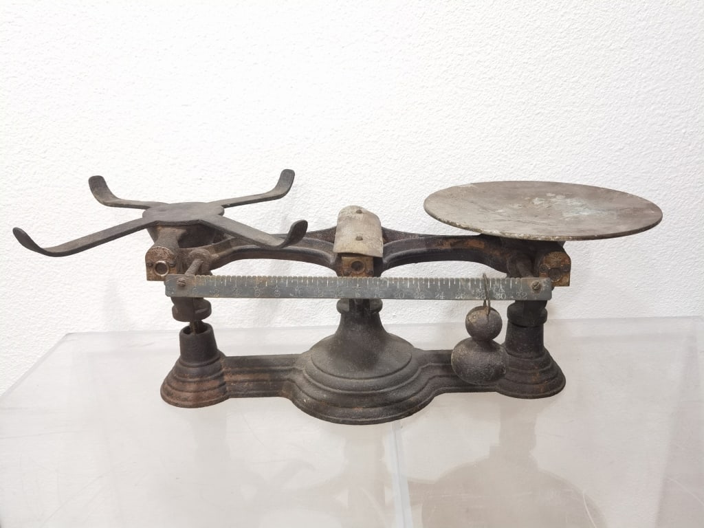 Antique Cast Iron Balance Scale (1 of 4)