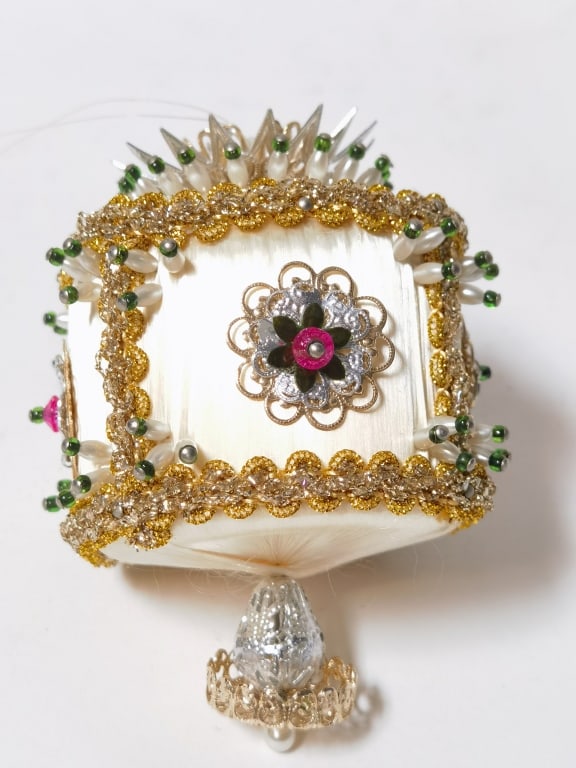 Vintage Hand Made Push Pin Beaded Ornament: Vintage Hand Made Push Pin Beaded Ornament, 3in