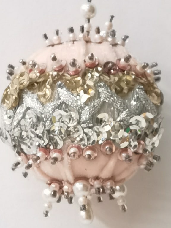 Vintage Hand Made Push Pin Beaded Ornament: Vintage Hand Made Push Pin Beaded Ornament, 2.5in