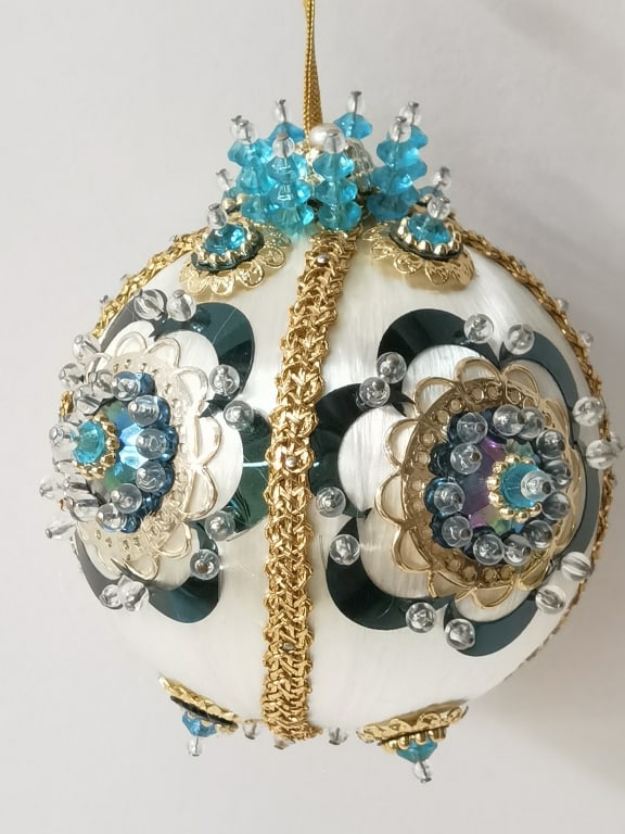 Vintage Hand Made Push Pin Beaded Ornament: Vintage Hand Made Push Pin Beaded Ornament, 3.5IN