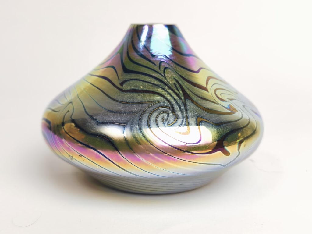 1996 Stuart Abelman Threaded Iridescent Glass Vase (1 of 5)