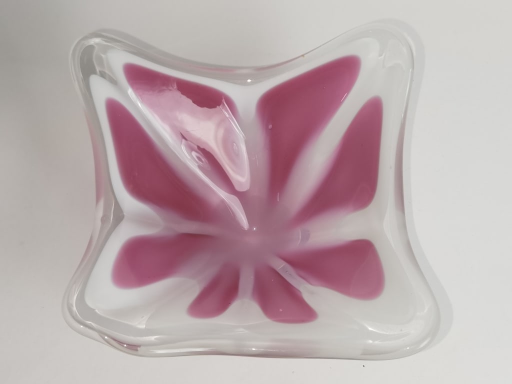 Vintage Murano Italy Pink/White Art Glass Bowl: Vintage Murano Italy Pink/White Art Glass Bowl, 3.25in by 8.75in