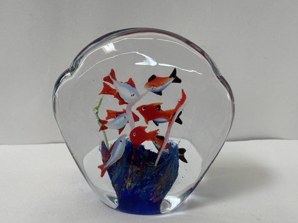Large Murano Italy Aquarium Art Glass Paperweight: Large Murano Italy Aquarium Art Glass Paperweight, 5.25in