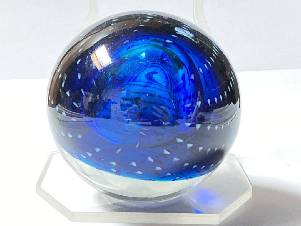 1983 Skookun Blue Dot Swirl Glass Paperweight: 1983 Skookun Blue Dot Swirl Glass Paperweight, 3.25in by 3 5/8in
