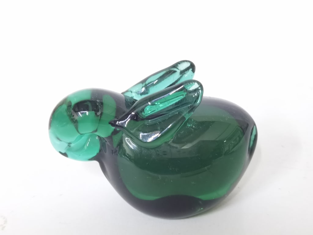 Vintage Green Art Glass Rabbit Paperweight: Vintage Green Art Glass Rabbit Paperweight, 2.25in by 3.25in