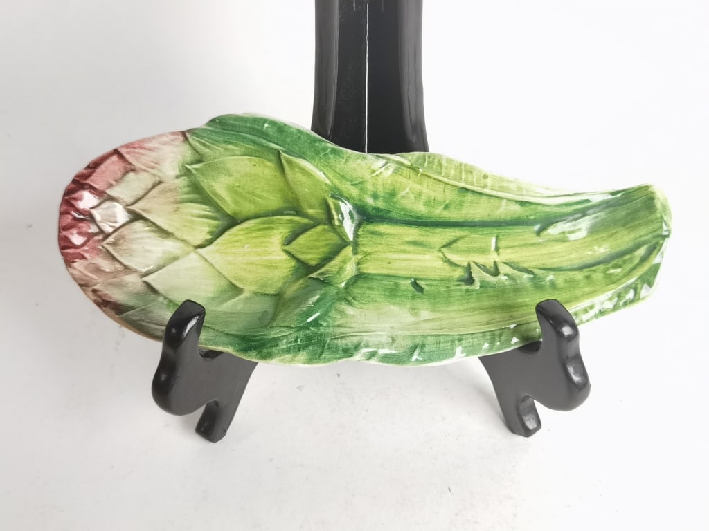 Vintage Italian Porcelain Majolica Artichoke Spoon: Vintage Italian Porcelain Majolica Artichoke Spoon Rest, 8.25in