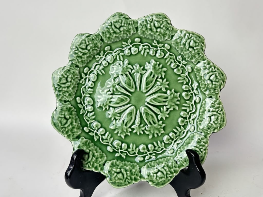 Bordallo Pinheiro Porcelain Rabbit Green Accent Pl: Bordallo Pinheiro Porcelain Rabbit Green Accent Plate, 8 3/8in