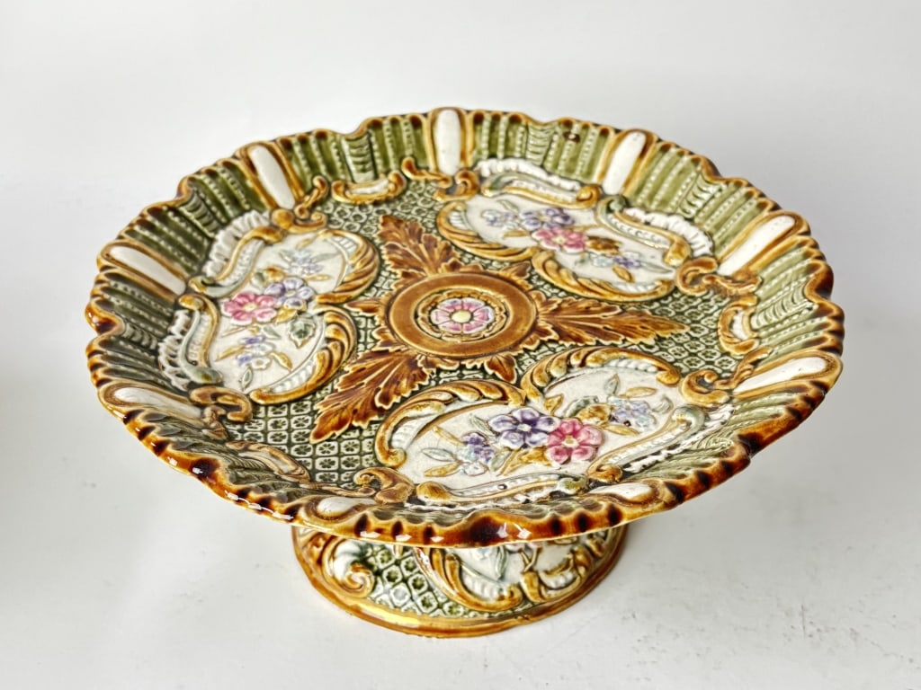 Antique Alhambrian Majolica Tudor Rose Footed Plat: Antique Alhambrian Majolica Tudor Rose Footed Plate, 4in by 8.75in